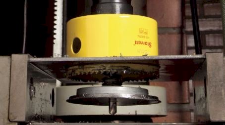 DISPOSITIVO EJETOR PARA SERRA COPO DE 25 A 38 MM