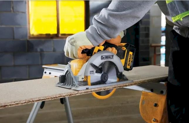 SERRA CIRCULAR 7.1/4" 1400W (127V) DWE560